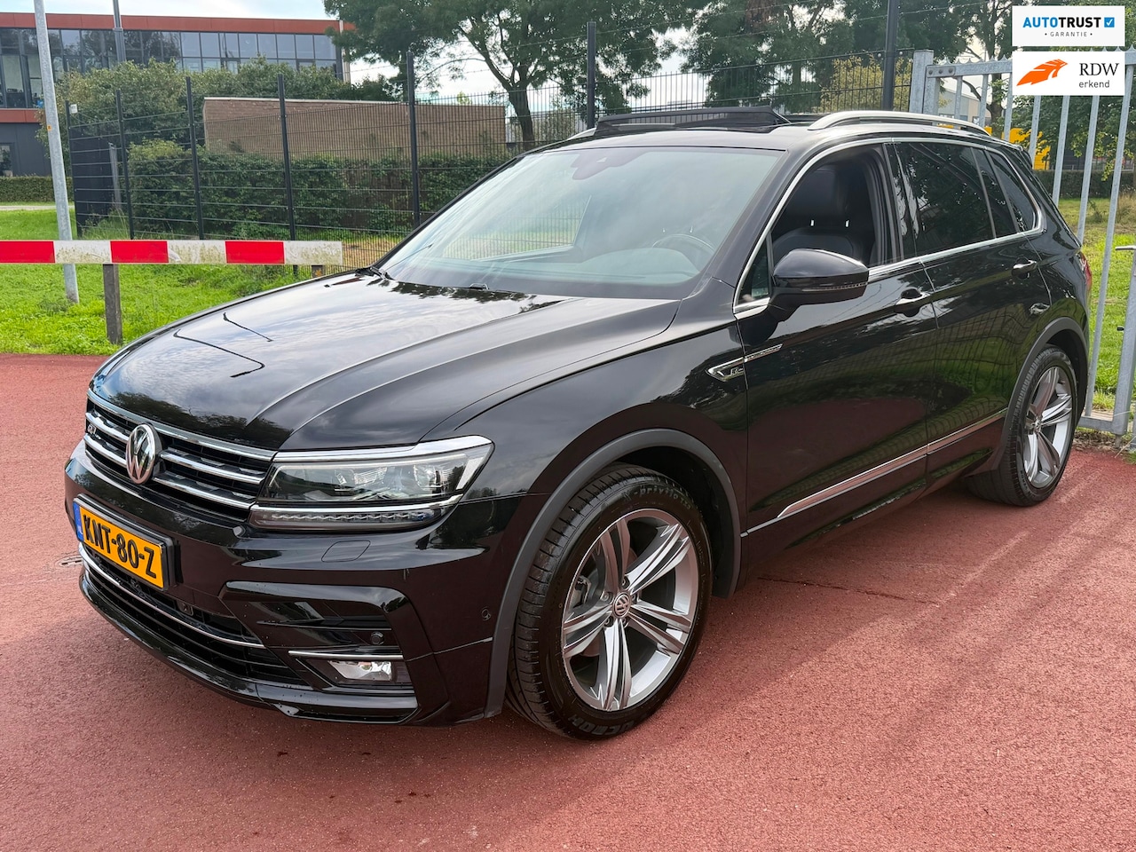 Volkswagen Tiguan - 1.5 TSI ACT Highline Business R Pano Virtual 360camera ACC - AutoWereld.nl