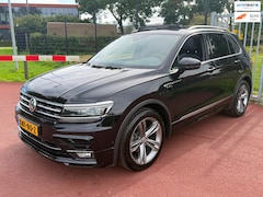 Volkswagen Tiguan - 1.5 TSI ACT Highline Business R Pano Virtual 360camera ACC