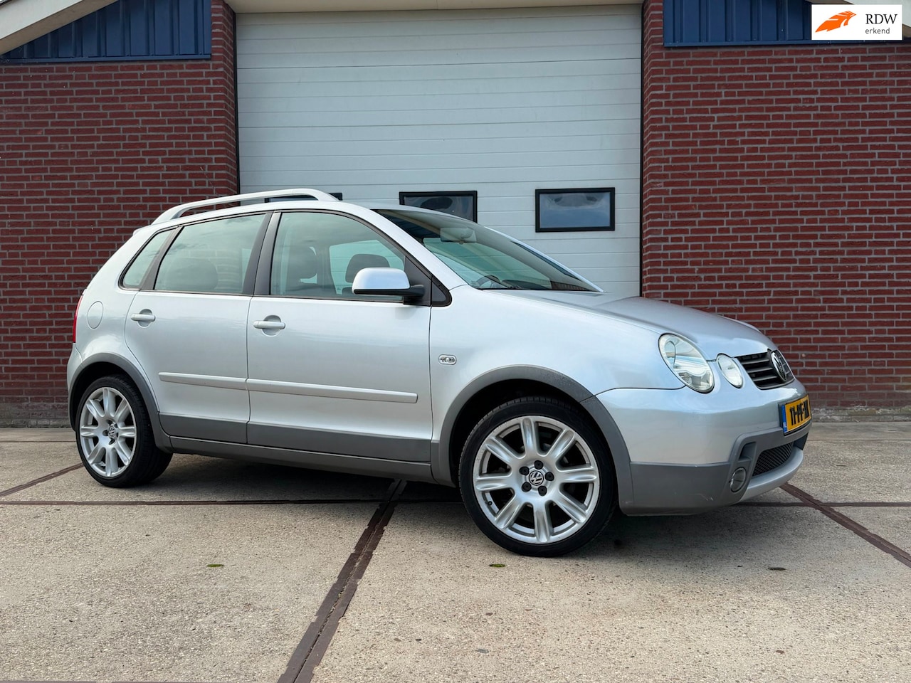 Volkswagen Polo - 1.4-16V FUN Airco CruiseC Carplay Trekhaak - AutoWereld.nl