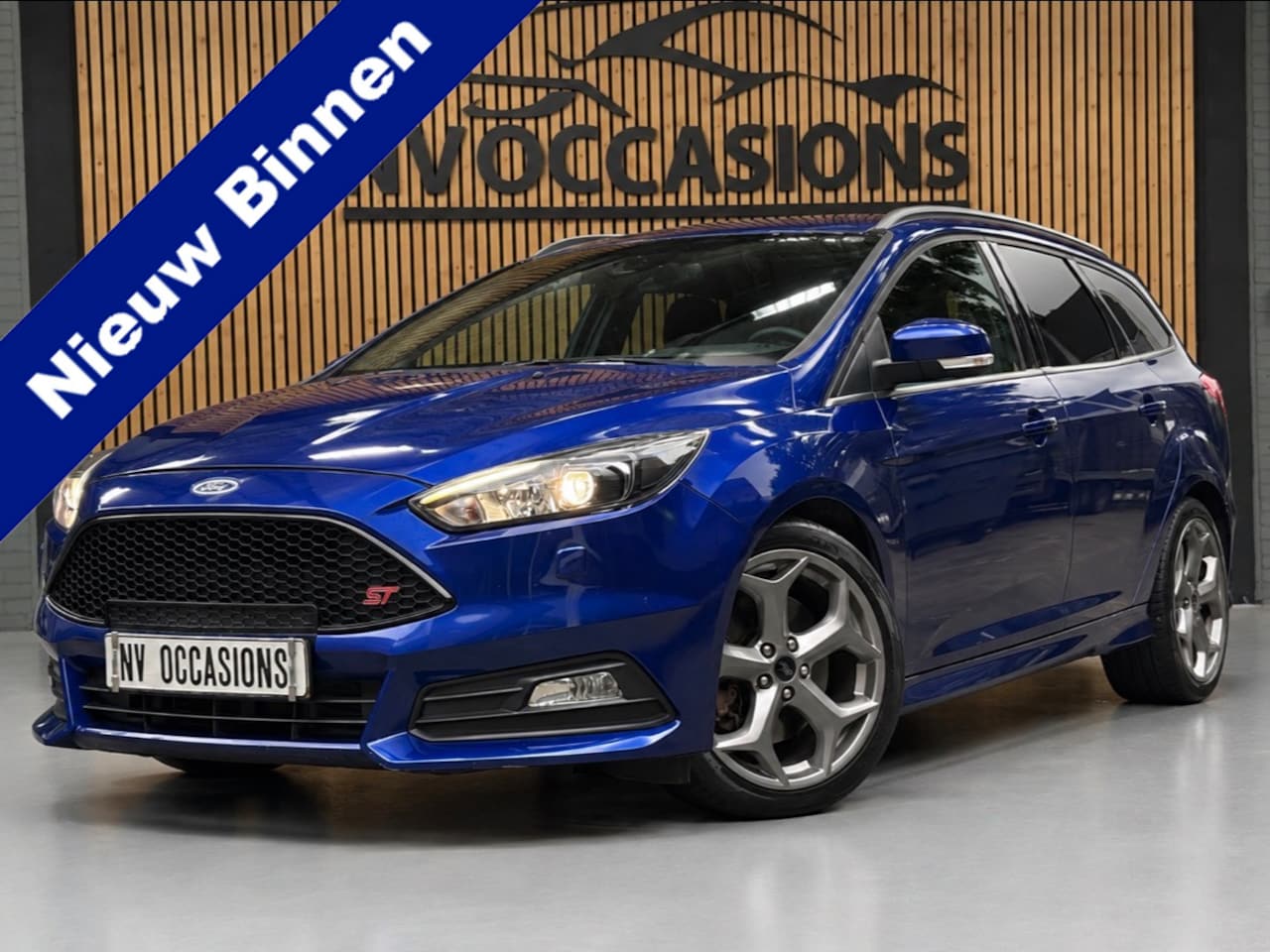 Ford Focus Wagon - 2.0 ST 250PK/XENON/RECARO/CRUISE/STOELVW/18"/UNIEK! - AutoWereld.nl