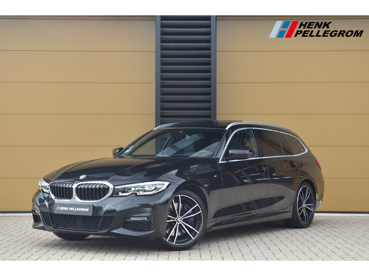 BMW 3-serie Touring - 330i High Exe * M-Sport * Panoramadak * Head-up * Sfeerverlichting * - AutoWereld.nl