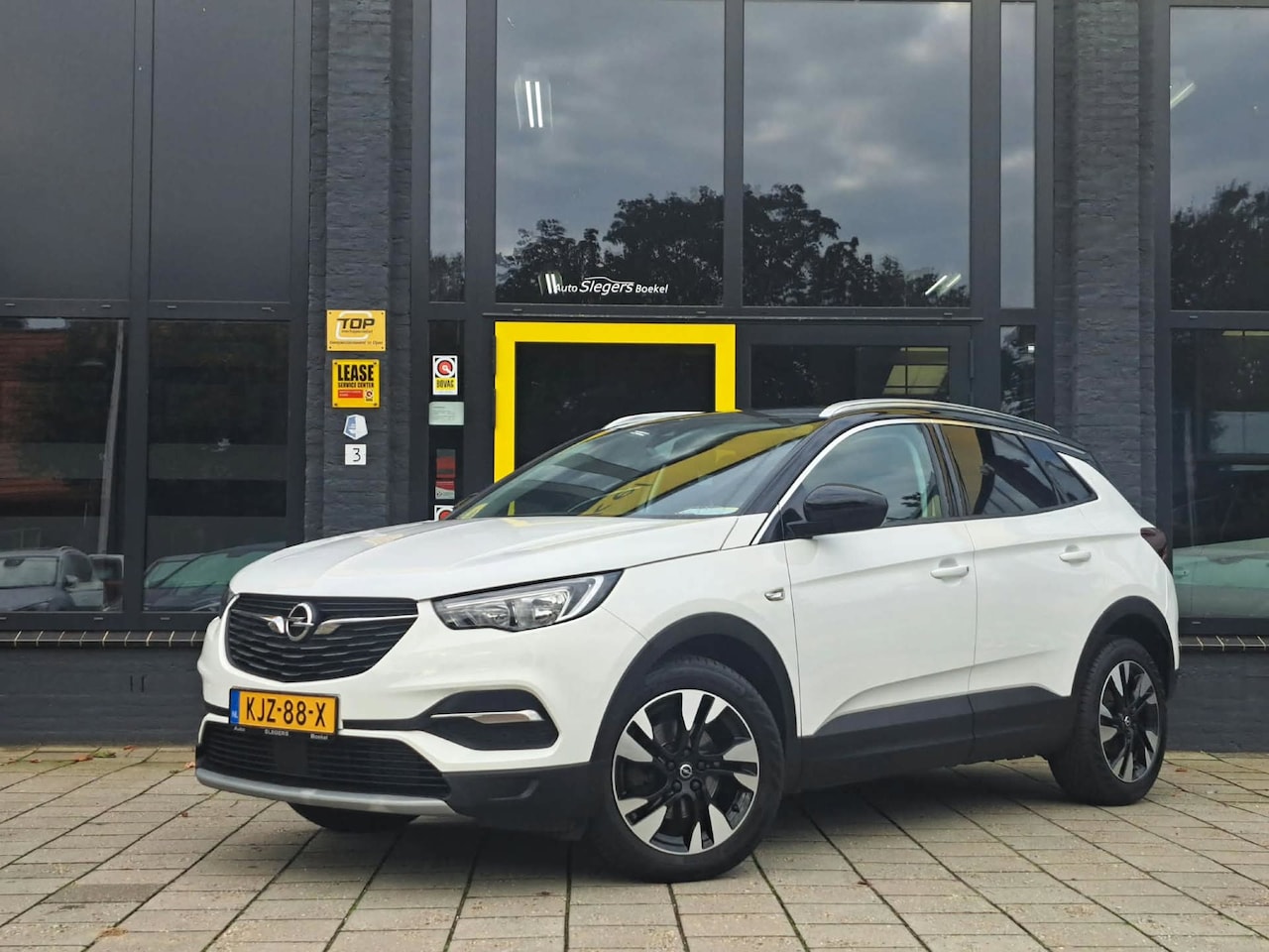Opel Grandland X - 1.2 Turbo Innovation Automaat | Parkeer Camera | Parkeersensoren V + A | Android Auto en A - AutoWereld.nl
