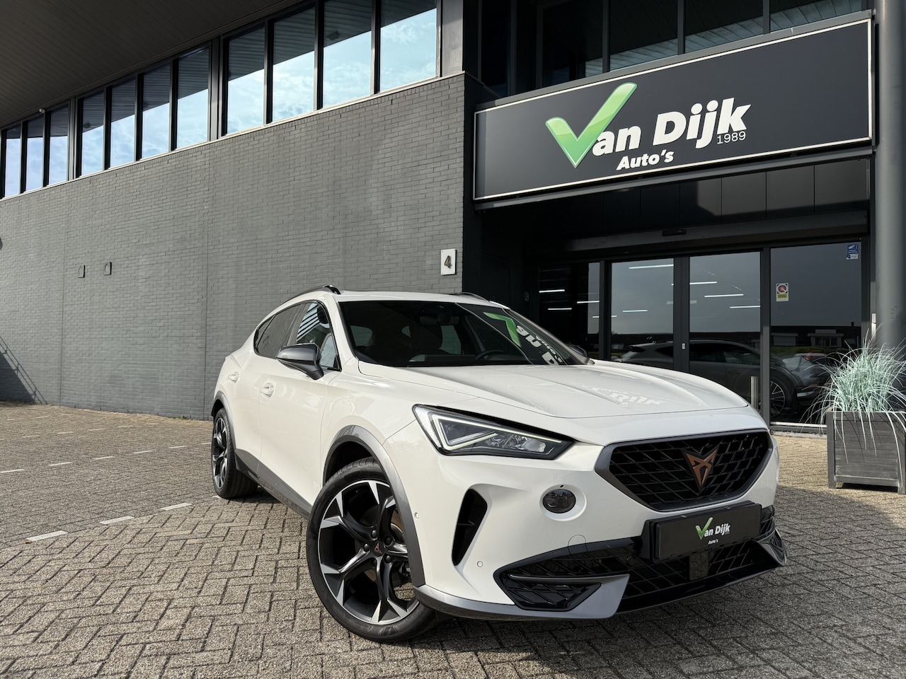 CUPRA Formentor - 1.4 e-Hybrid VZ Performance Panodak Navi Camera Stuur/Stoelverw. - AutoWereld.nl