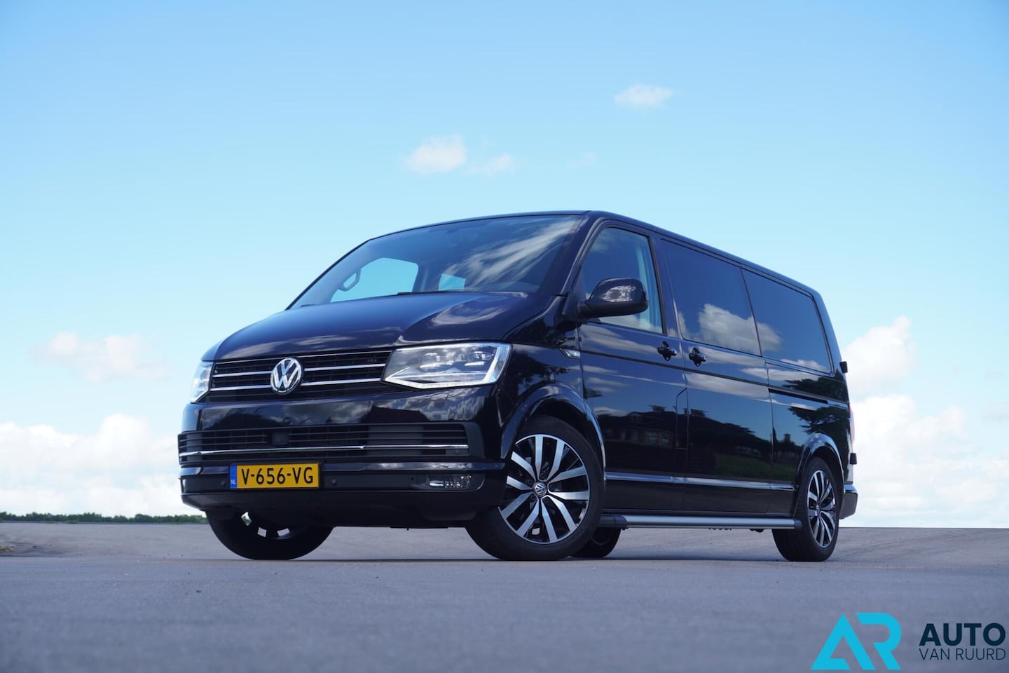 Volkswagen Transporter - 2.0 TDI L2H1 DC * LED * MARGE * LUXE - AutoWereld.nl