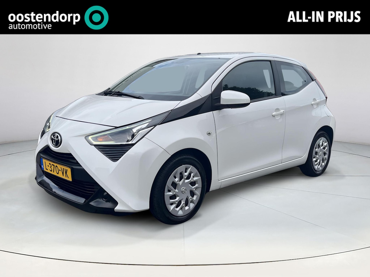 Toyota Aygo - 1.0 VVT-i x-play | 5 deurs | Carplay | Navigatie | Parkeercamera | Leder stuurwiel | - AutoWereld.nl