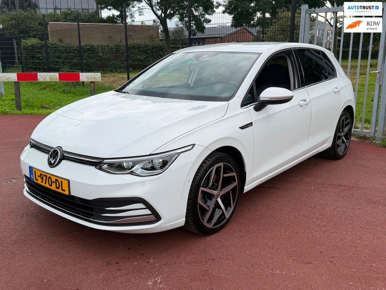 Volkswagen Golf - 1.5 eTSI Style IQ light Camera Sfeer Memory ACC - AutoWereld.nl