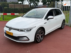 Volkswagen Golf - 1.5 eTSI Style IQ light Camera Sfeer Memory ACC