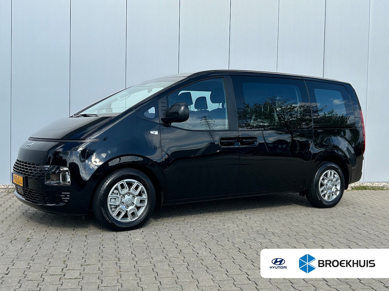 Hyundai Staria - Dubbel Cabine UNIEK! | Dubbele Cabine | Trekhaak 1500 KG Trekgewicht | Navigatie | Airco A - AutoWereld.nl