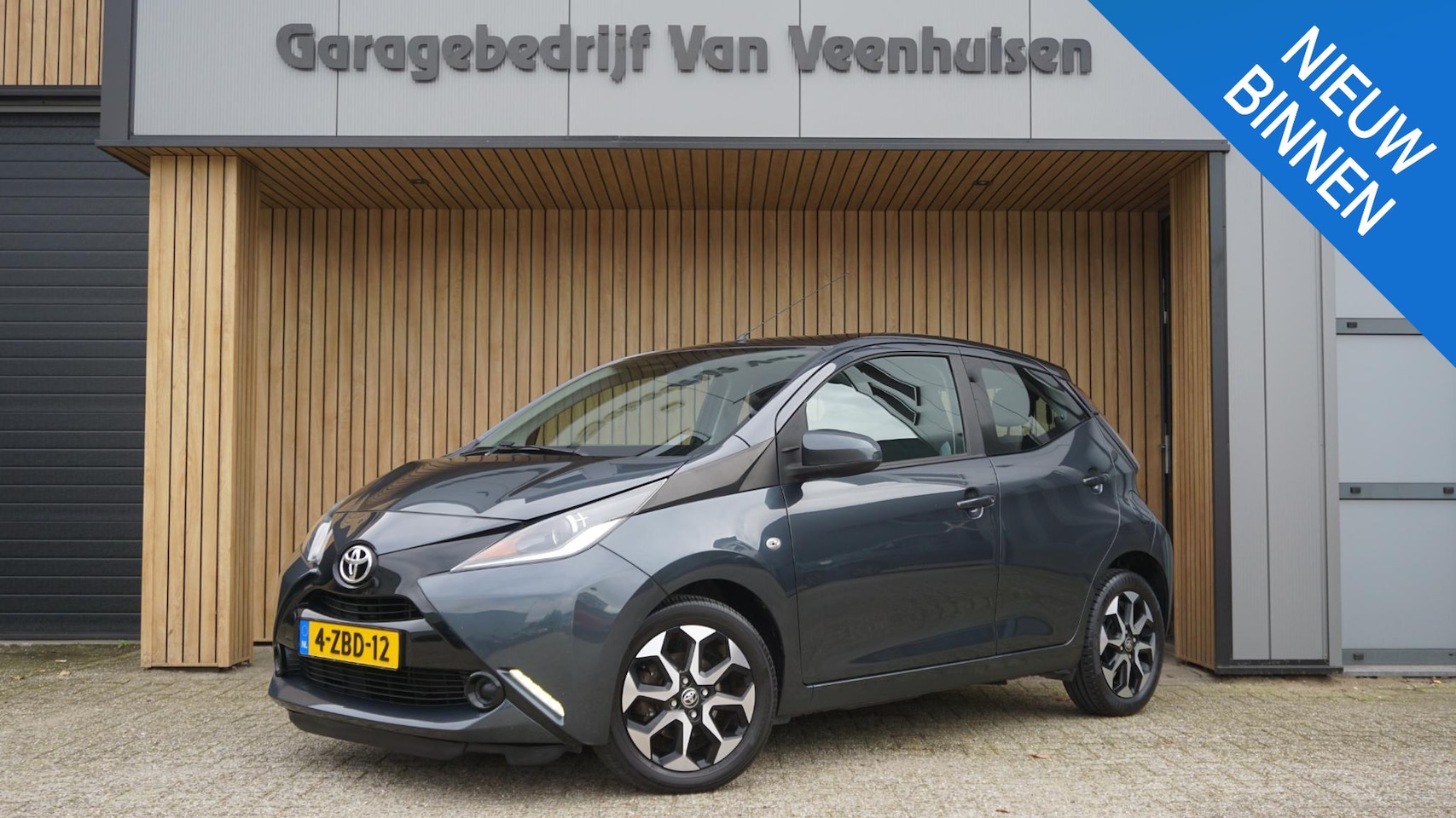 Toyota Aygo - 1.0 VVT-i 69pk x-play 5Drs Airco Navi Cruise Control 15inch LM A-Camera *NL auto* - AutoWereld.nl