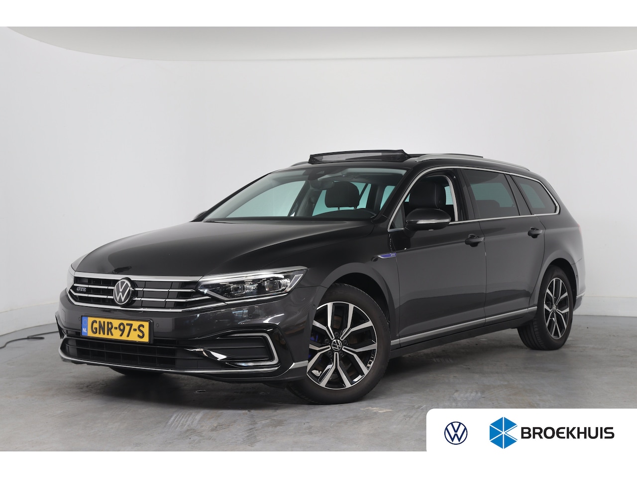Volkswagen Passat Variant - 1.4 TSI PHEV Automaat GTE Business | Cruise Controle Adaptief | Elektrisch Panoramadak | C - AutoWereld.nl