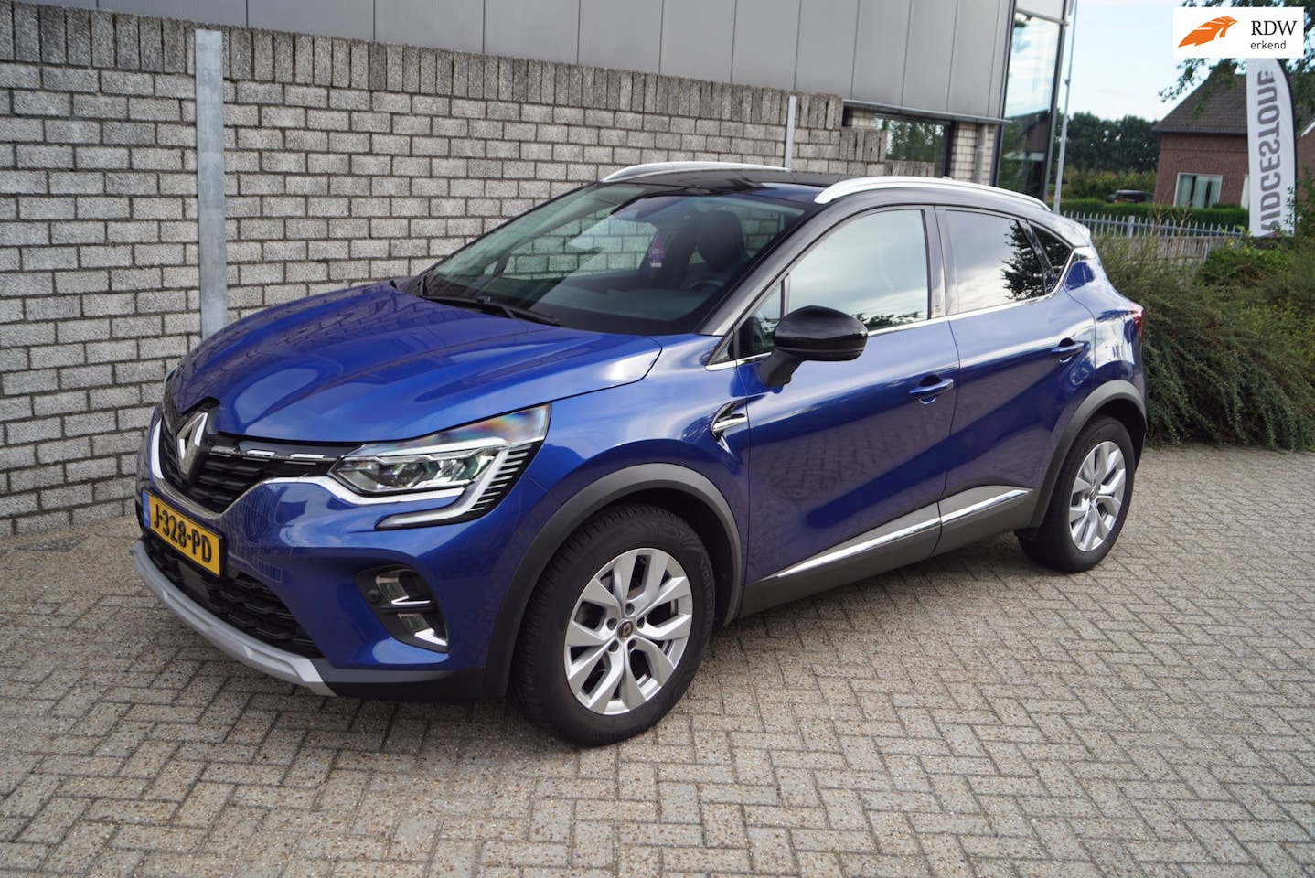 Renault Captur - 1.3 TCe 130 Intens Autom Half Leder/Stof Sportst Navi Camera Clima Apple Carplay Adaptieve - AutoWereld.nl