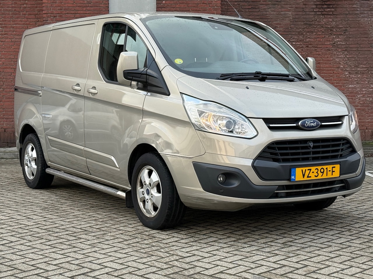 Ford Transit Custom - 290 2.0 TDCI L1H1 Limited|LEDER|AIRCO|TREKHAAK|EURO6 - AutoWereld.nl