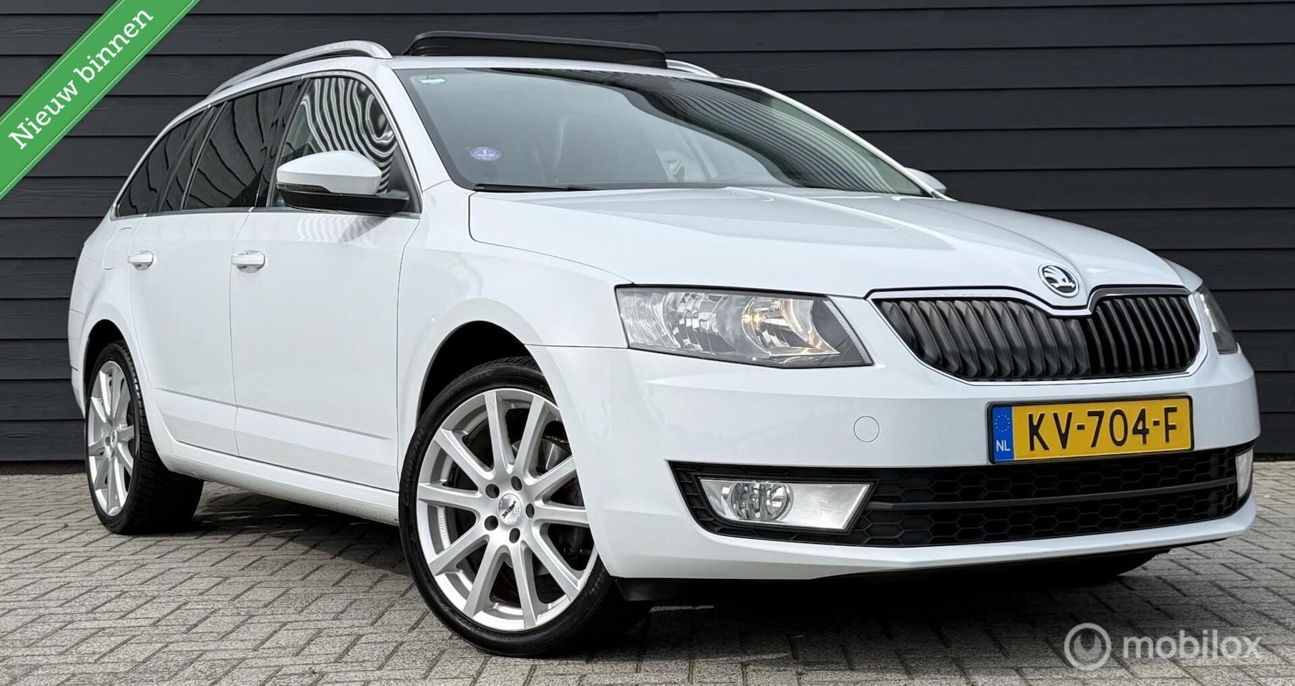 Skoda Octavia Combi - 1.0 TSI Style DSG/Pano.dak/Trekhaak/Clima/Cruise - AutoWereld.nl