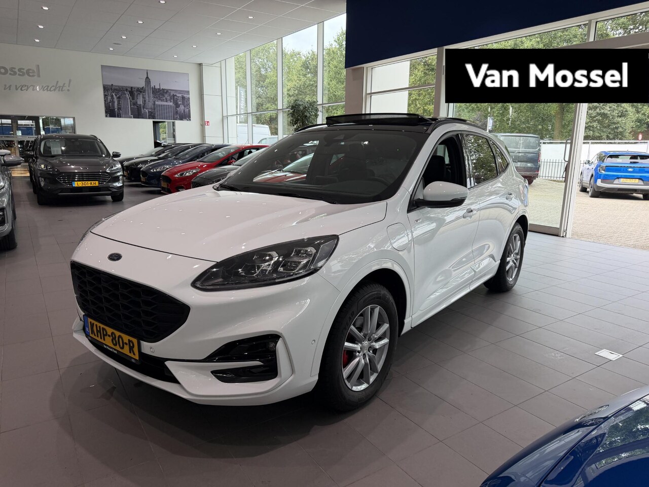 Ford Kuga - 2.5 PHEV ST-Line X Aut. | Panoramadak | Winterpack | extra set banden + velgen | navigatie - AutoWereld.nl