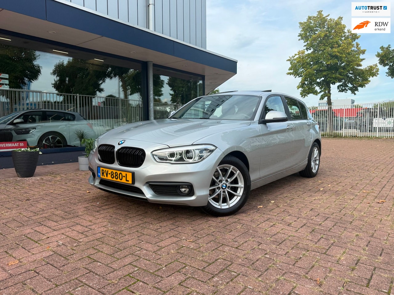 BMW 1-serie - 118i High Executive | Dakraam | Leder | LED - AutoWereld.nl