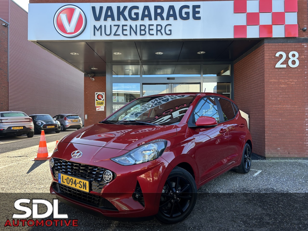 Hyundai i10 - 1.0 Comfort 1e EIGENAAR!! // APPLE CARPLAY / ANDROID AUTO // CRUISE // ELEK. RAMEN // LMV - AutoWereld.nl