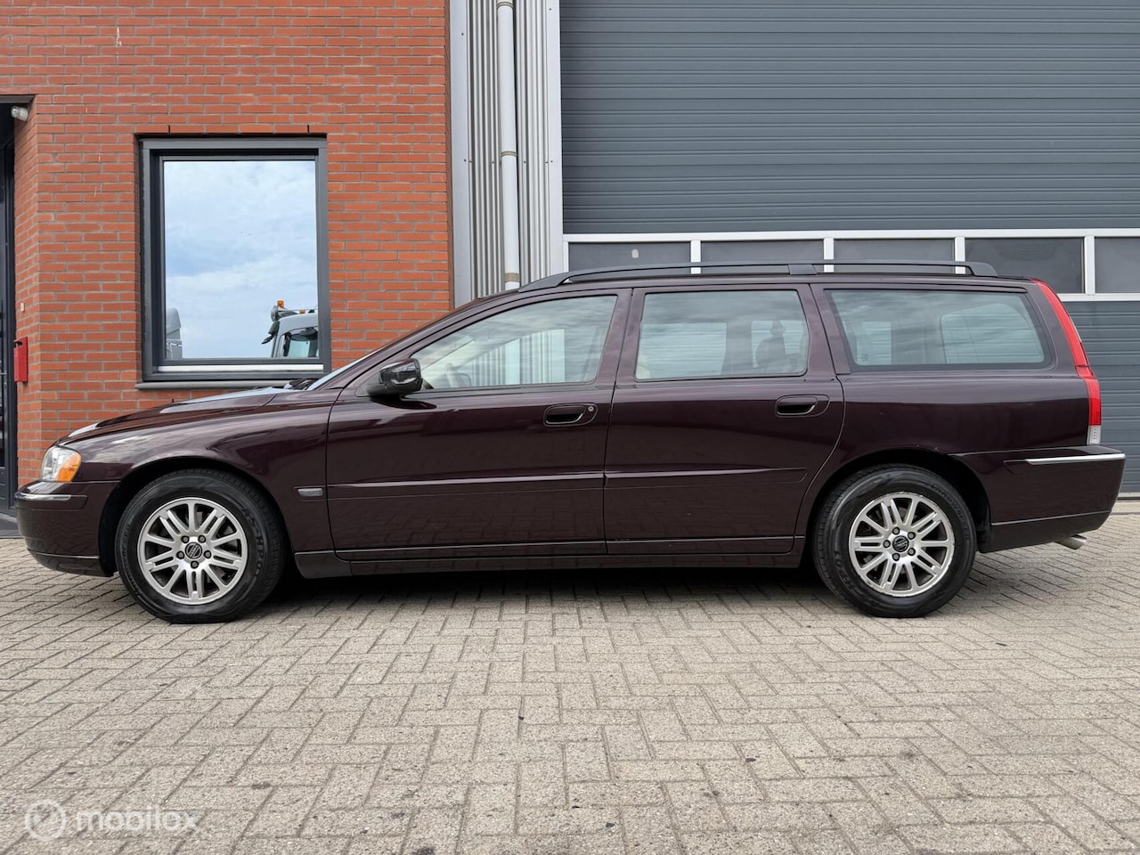 Volvo V70 - 2.4 170pk Aut. 7-pers - 1e eig. - dealer o.h. - AutoWereld.nl