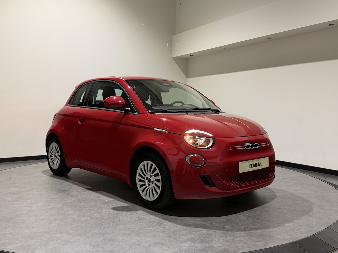 Fiat 500 - 3+1 42 kWh | Apple CarPlay - Android Auto | Stoelen verwarmd | Dodehoek detectie - AutoWereld.nl