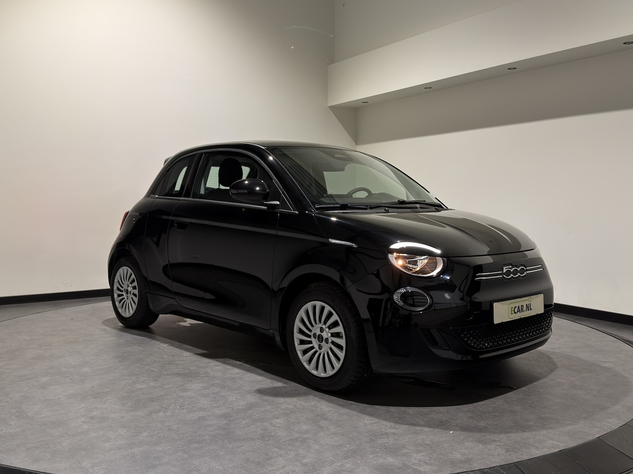 Fiat 500 - 3+1 42 kWh | Apple CarPlay - Android Auto | Stoelen verwarmd | Dodehoek detectie - AutoWereld.nl