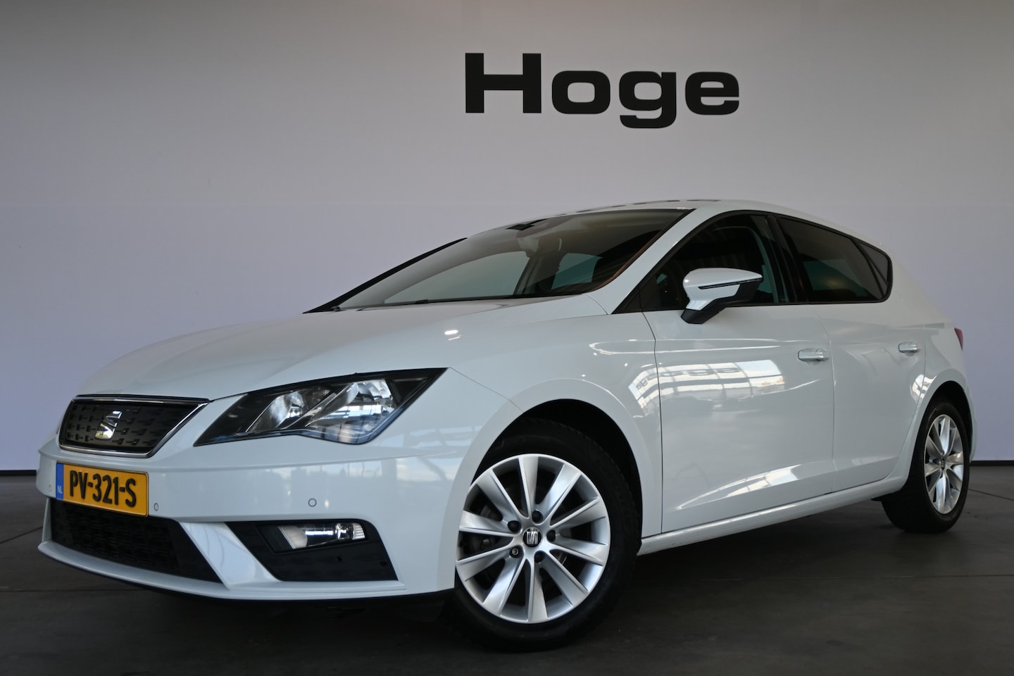 SEAT Leon - 1.0 EcoTSI Automaat Style Business Intense Clima Cruise control Navigatie PDC Licht metaal - AutoWereld.nl
