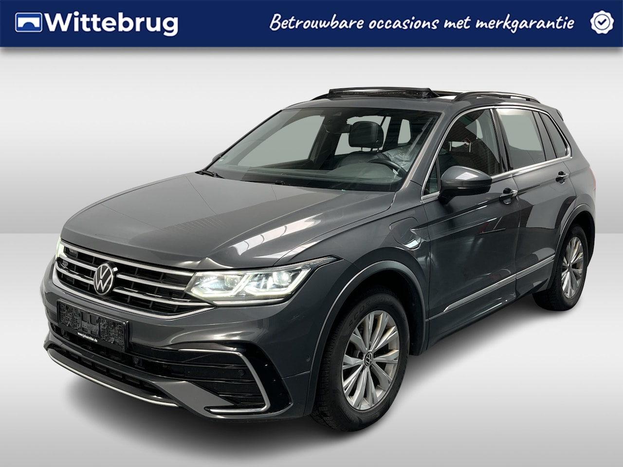 Volkswagen Tiguan - 1.4 TSI eHybrid R-Line / AUTOMAAT/ PANO/ ACC/ PARK.SENSOR.V+A/ CAMERA/ APP-CONNECT/ STUUR+ - AutoWereld.nl