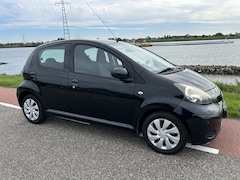 Toyota Aygo - 2010 5 deurs airco nwe koppeling/banden 100 % in orde
