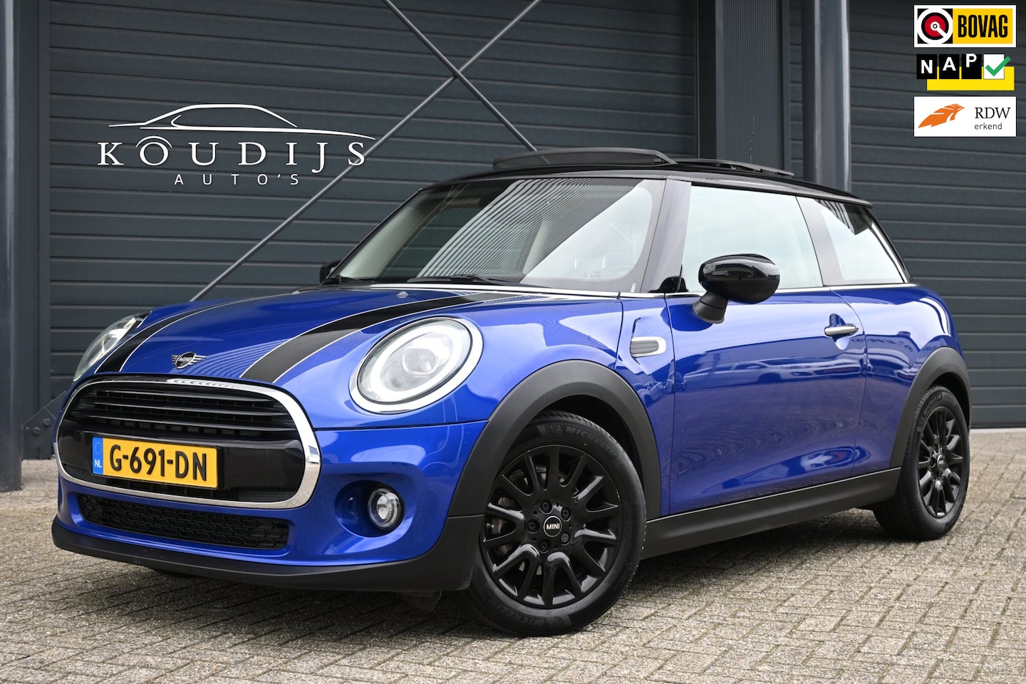 MINI 3-Deurs - 1.5 Cooper, Panodak, Carplay, Navi, PDC, Dealer onderhouden - AutoWereld.nl