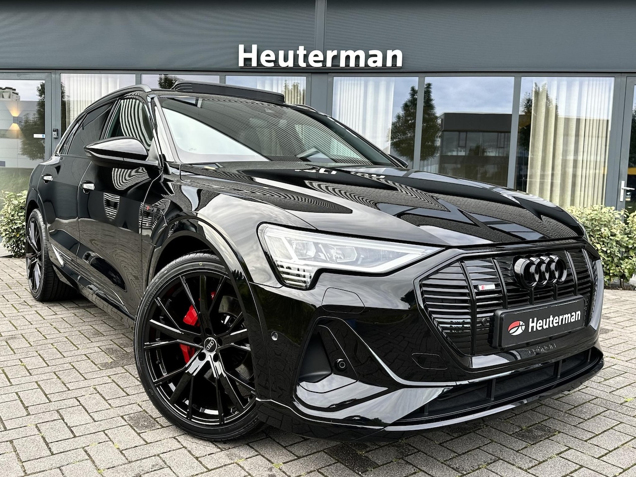 Audi e-tron - 50 Quattro S Line Black/RS Stoelen/Pano/93%SOH Audi e-tron 50 Quattro S Line Black/ RS Sto - AutoWereld.nl