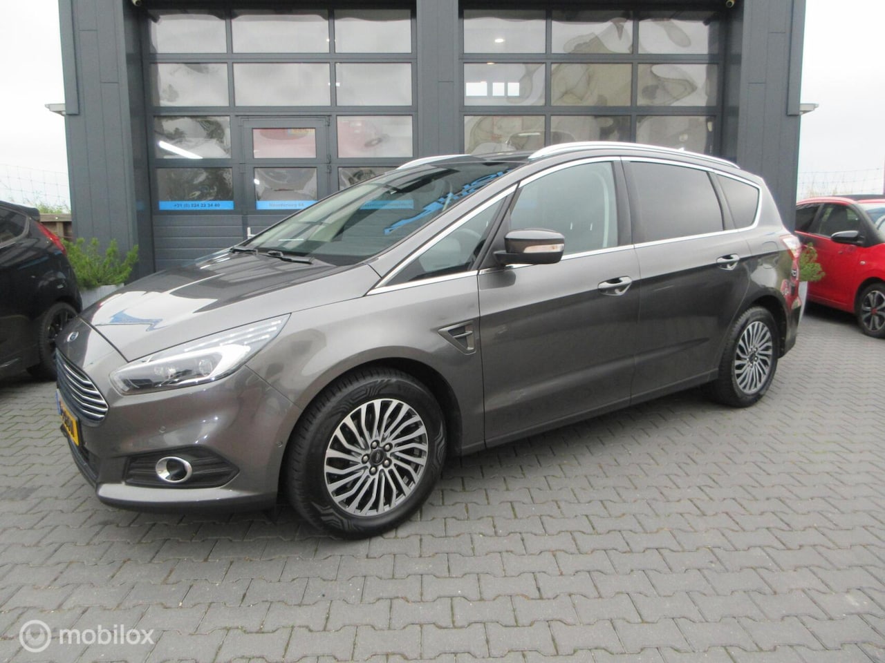 Ford S-Max - 1.5 Vignale 7p. 82dkm! Airco Cruise Verw stoelen Navigatie Trekhaak - AutoWereld.nl