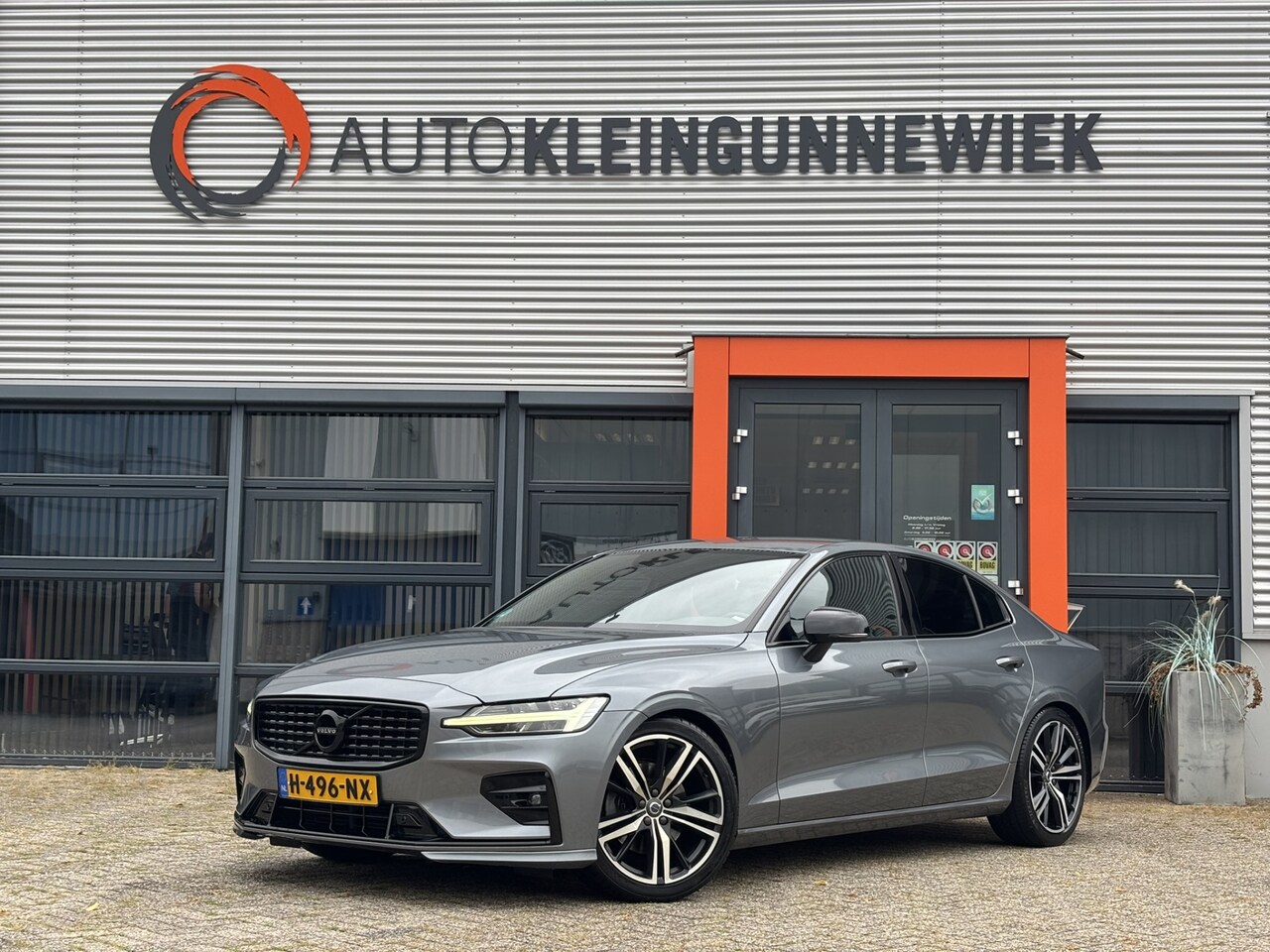 Volvo S60 - 2.0 T4 R-Design Polestar Engineerd / Applecarplay / Androidauto / Navi / Camera / Trekhaak - AutoWereld.nl