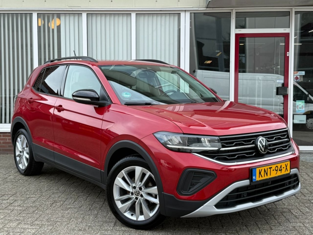 Volkswagen T-Cross - 1.0 TSI Life Edtion Automaat 116PK I Rijklaar I Stoelverwarming I Adapt. Cruise I Clima - AutoWereld.nl