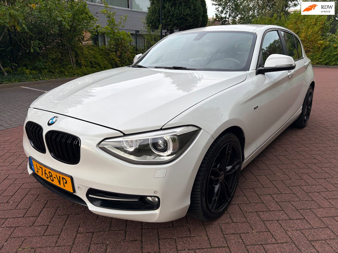 BMW 1-serie - 118i High Executive / Automaat / Navi / Leder bekl. / LED - AutoWereld.nl