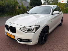 BMW 1-serie - 118i High Executive / Automaat / Navi / Leder bekl. / LED