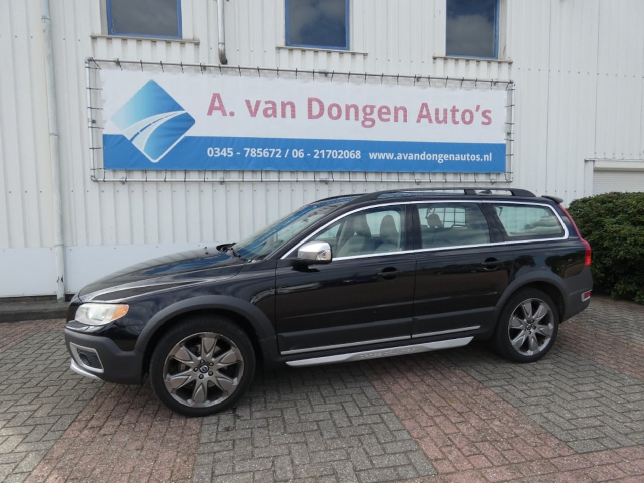 Volvo XC70 - 2.4 D5 SUMMUM 205PK AUT,Leer,DealerOH,DBriemVerv - AutoWereld.nl