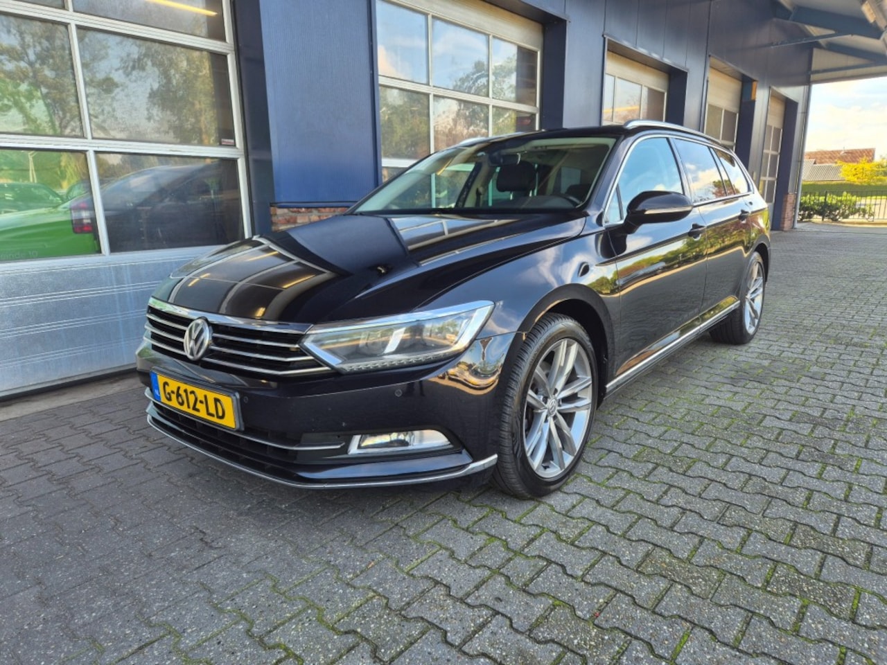 Volkswagen Passat - 1.8 TSI Highline 1.8 TSI HIGHLINE, Pano, Automaat, Leer, Stoelverwarming, Keyless, ALL In prijs! - AutoWereld.nl