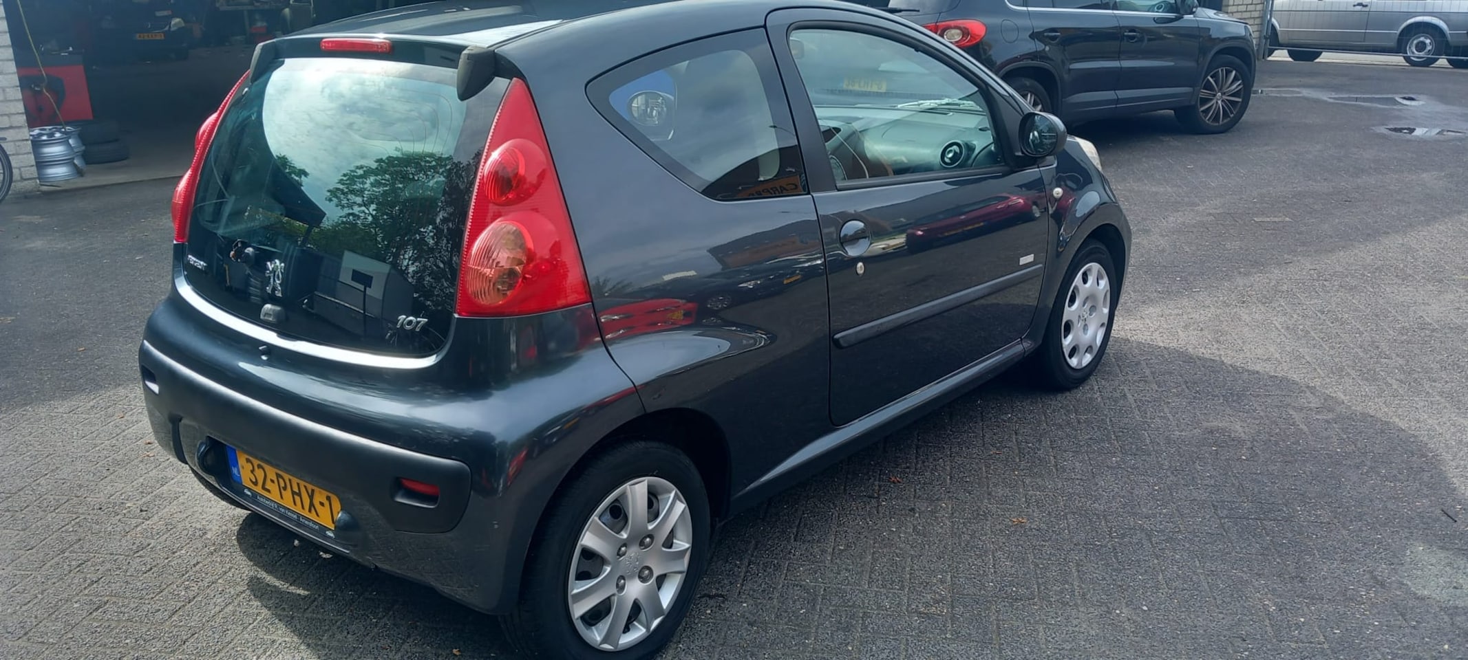 Peugeot 107 - 1.0-12V Millesim 200