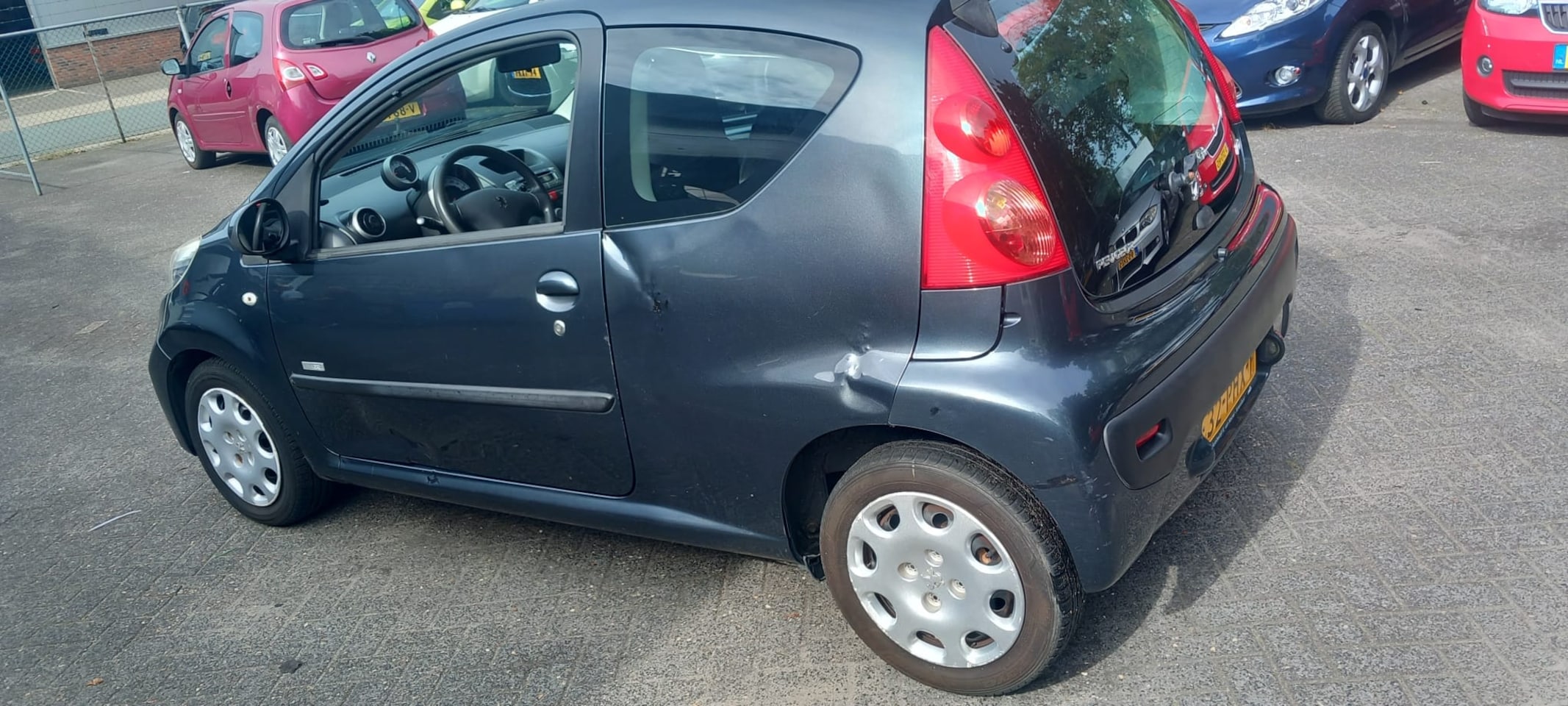 Peugeot 107 - 1.0-12V Millesim 200