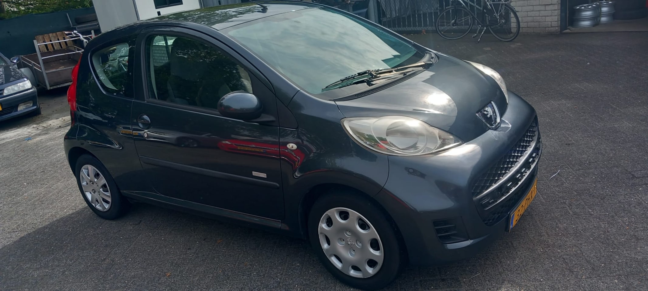 Peugeot 107 - 1.0-12V Millesim 200