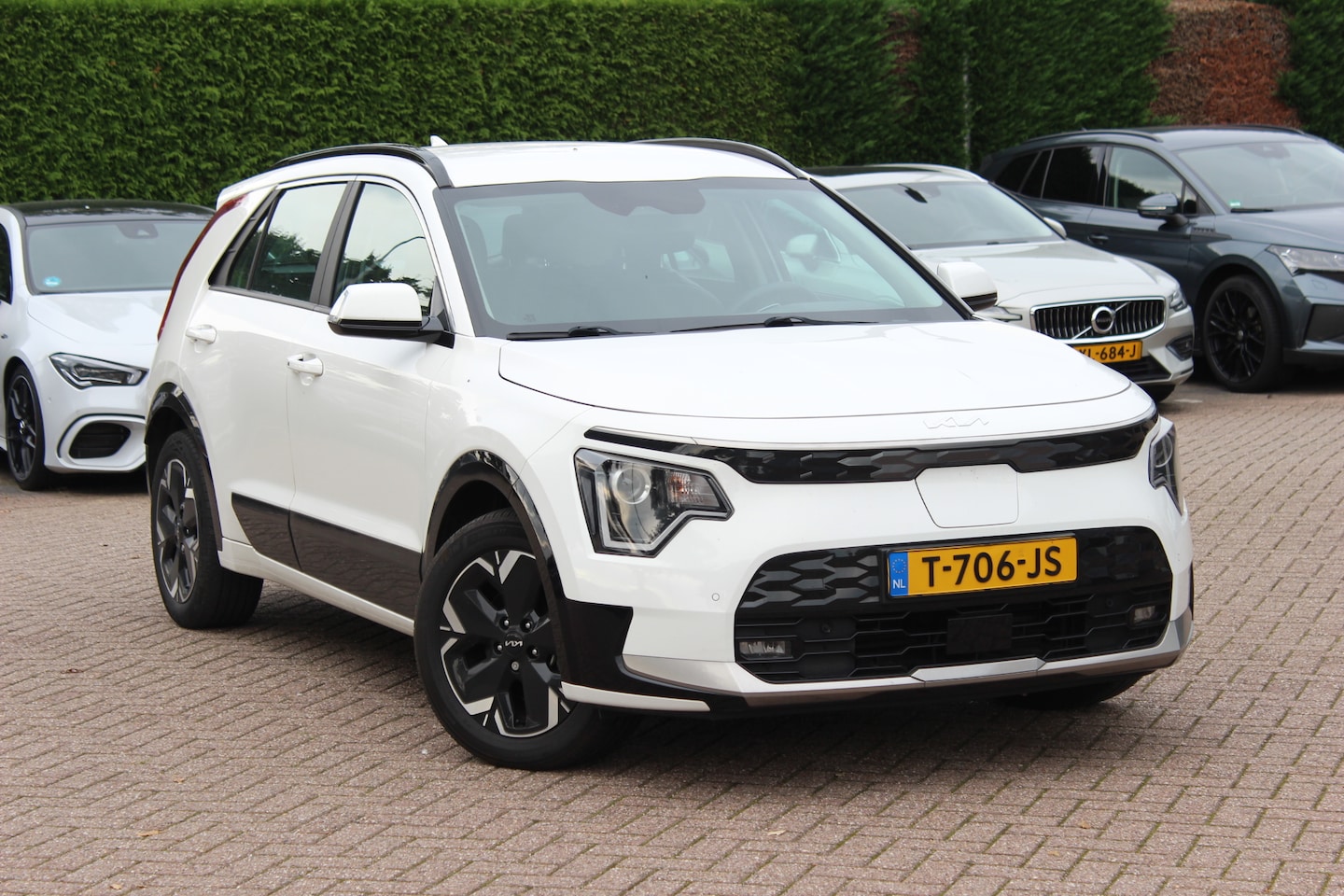 Kia Niro EV - DynamicLine 64.8 kWh / SOH 96,8% / Camera / Half leder / Keyless / 17'' / Apple CarPlay / - AutoWereld.nl
