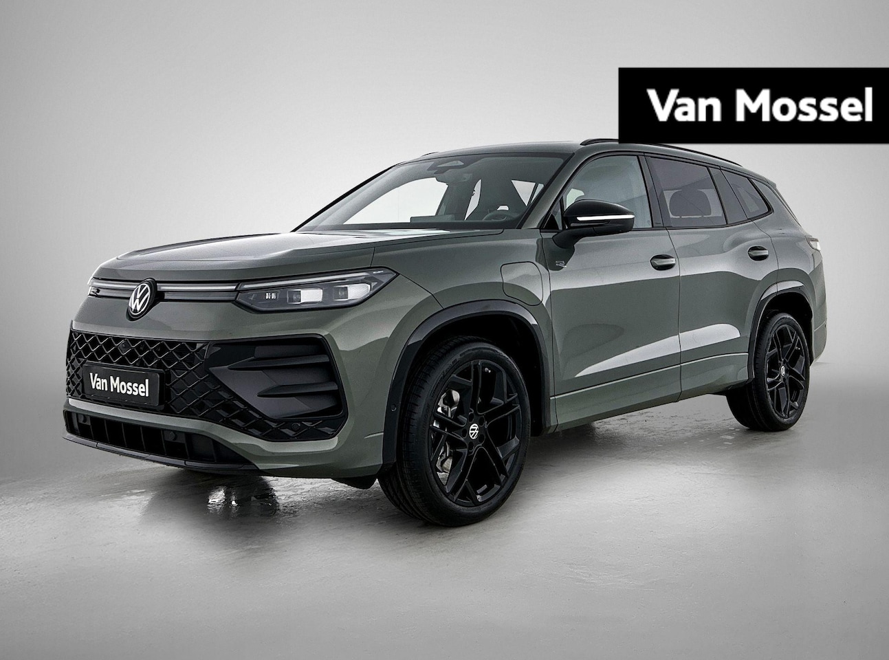 Volkswagen Tayron - 1.5 eHybrid R-Line Edition | 204pk | Trekhaak inklapbaar | Panoramaschuif-kanteldak | Blac - AutoWereld.nl