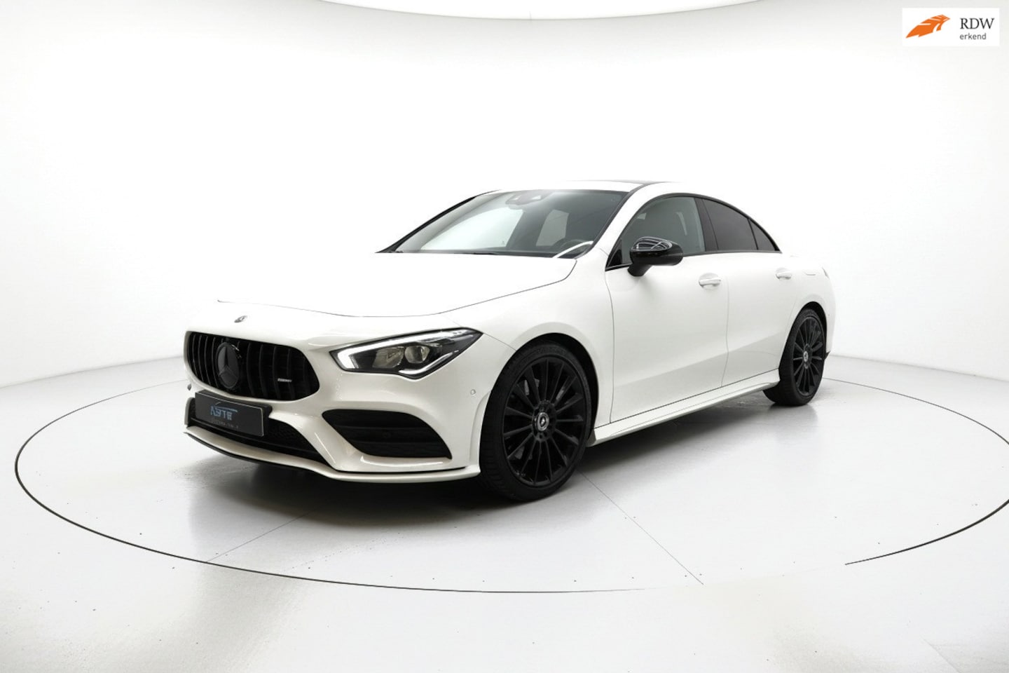 Mercedes-Benz CLA-Klasse - 180 AMG NIGHT SFEER CAMERA LED - AutoWereld.nl