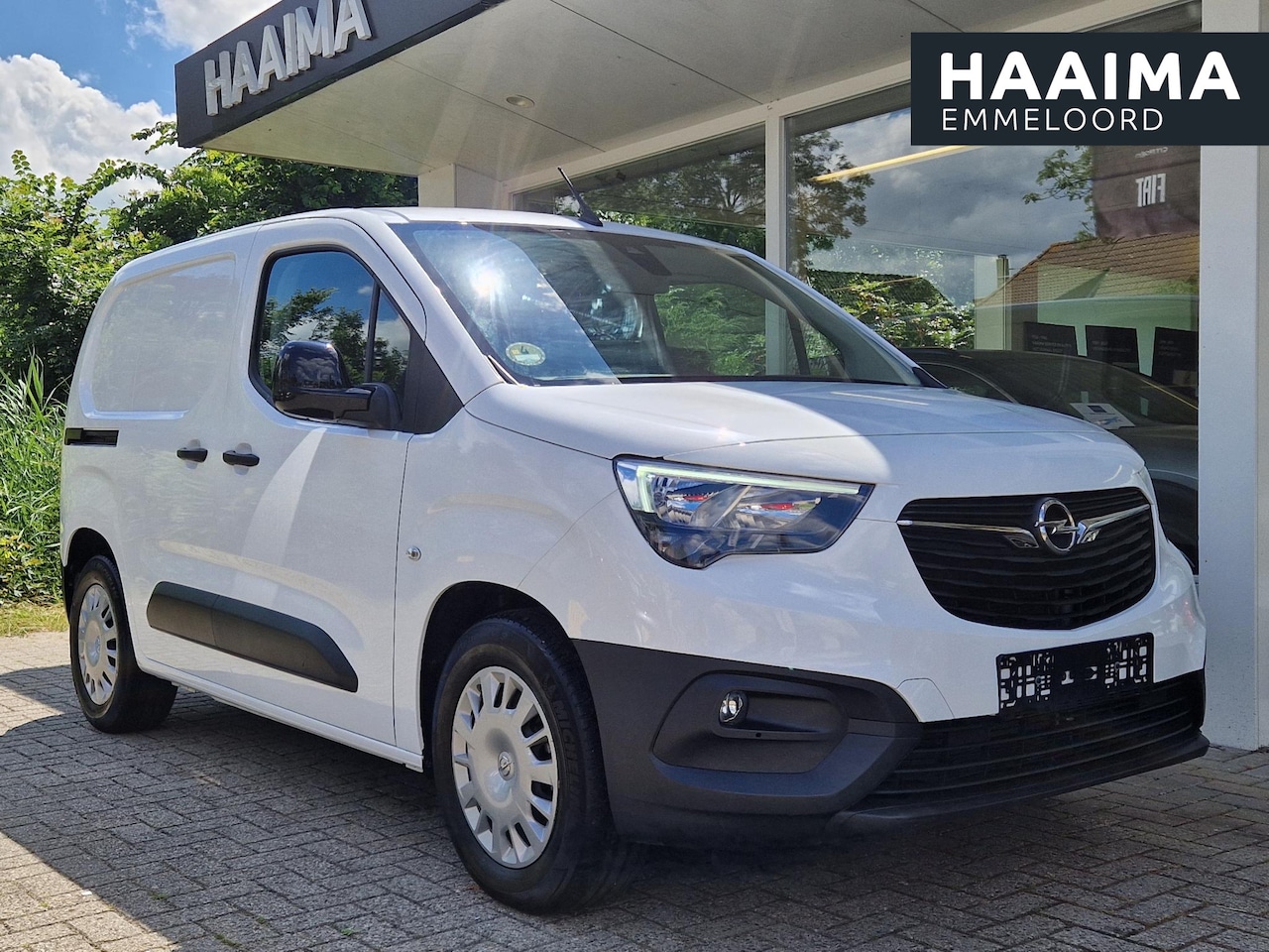 Opel Combo-e Life - L1H1 Edition 50 kWh | tot 275km WLTP range | 100kW snelladen | Achteruitrijcamera | Apple - AutoWereld.nl