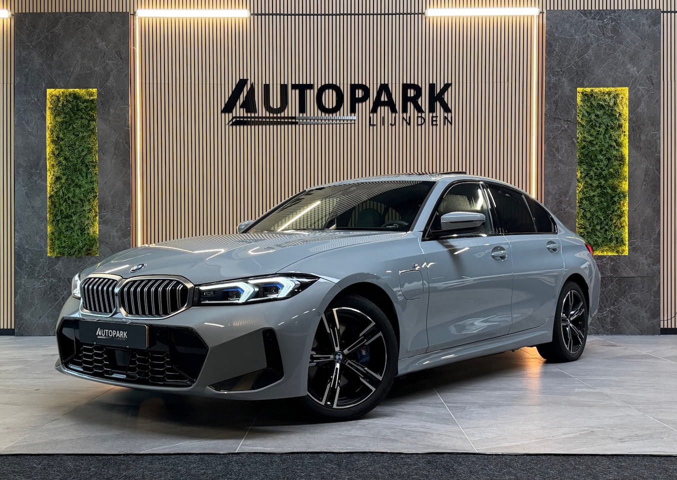 BMW 3-serie - 330e High Executive|M-SPORT|DAK|H&K|HuD|MEMORY|360 CAMERA|KEYLESS|CARPLAY|DEALERONDERHOUDE - AutoWereld.nl