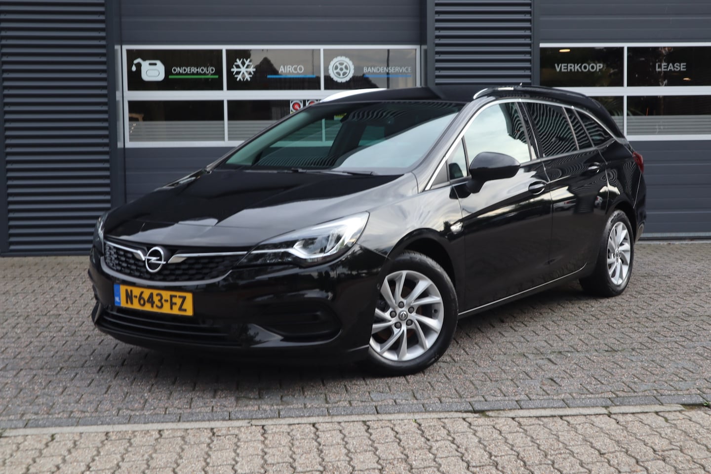 Opel Astra Sports Tourer - 1.2 Business Elegance 1.2 Business Elegance - AutoWereld.nl