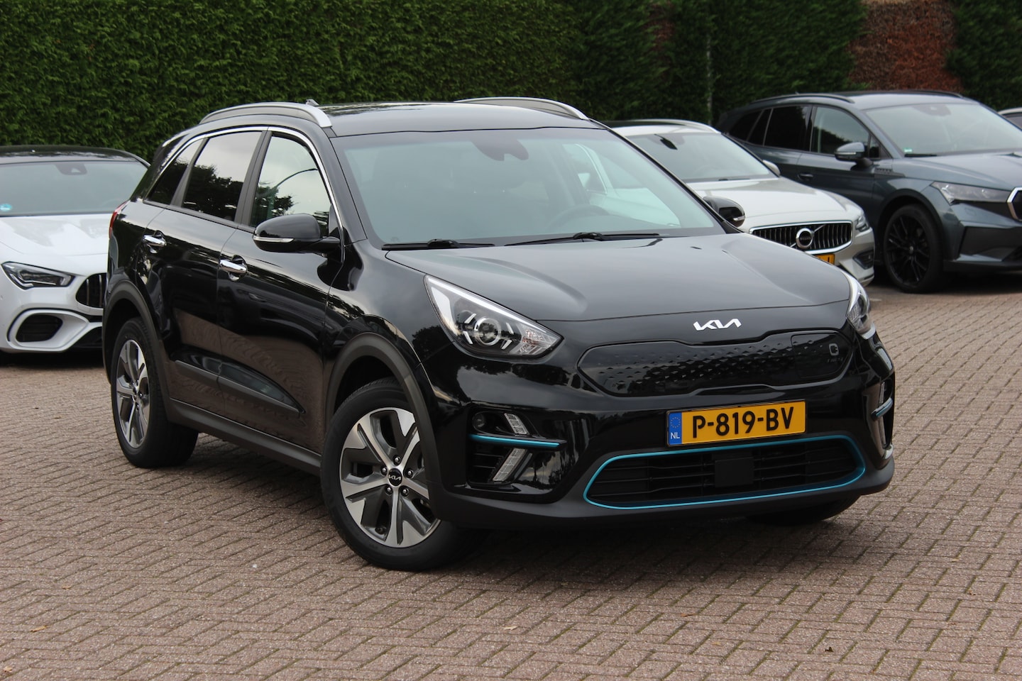 Kia e-Niro - Edition 64 kWh / SOH 95,6% / Camera / CarPlay / Keyless / Half leder / 17'' / Stuur+Stoelv - AutoWereld.nl