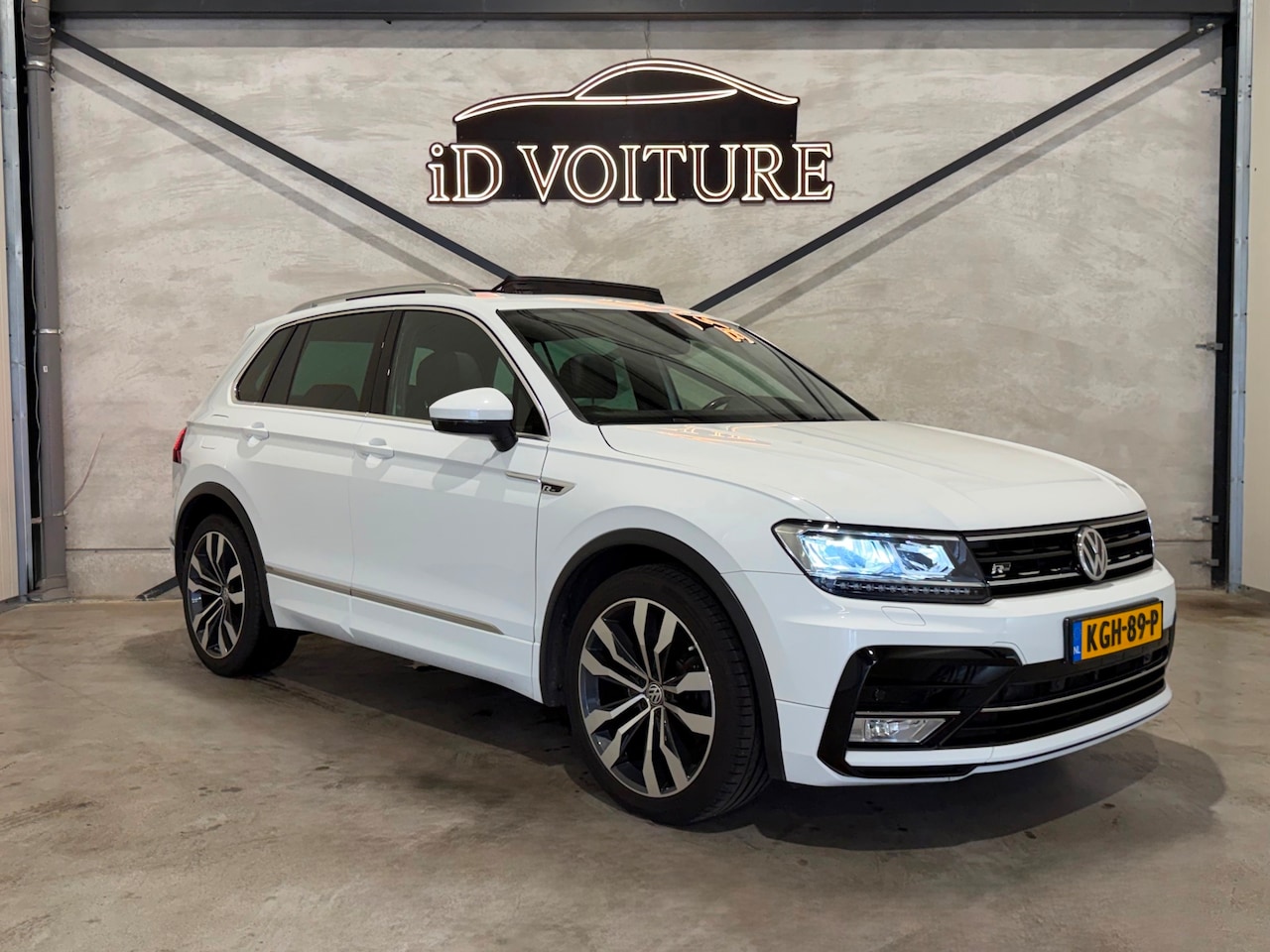 Volkswagen Tiguan - 2.0 TSI 4Motion Highline R-LINE LEDER|VIRTUAL|PANO - AutoWereld.nl