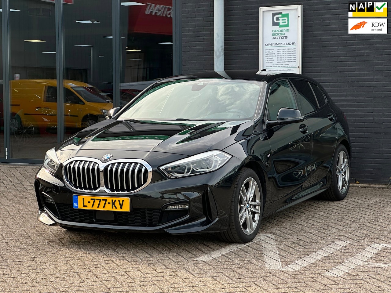 BMW 1-serie - 118i Business Edition /SFEERVERLICHTING/CAMERA/NAVI/NL-AUTO NAP!! - AutoWereld.nl