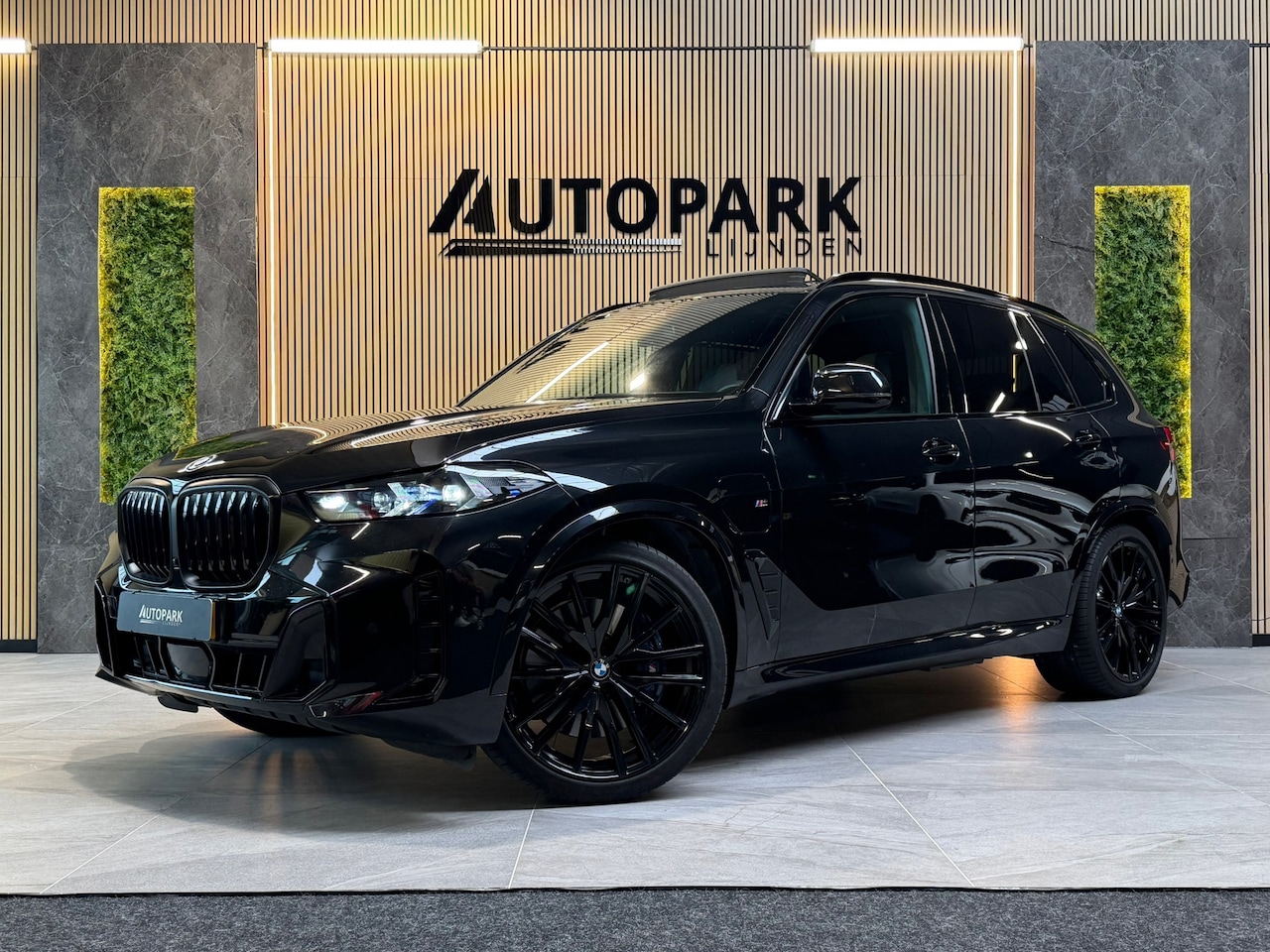 BMW X5 - XDrive50e M-SPORT|PANO|H&K|HUD|MEMORY|KEYLESS|FABRIEKSGARANTIE|22INC|489PK|BOMVOL! - AutoWereld.nl