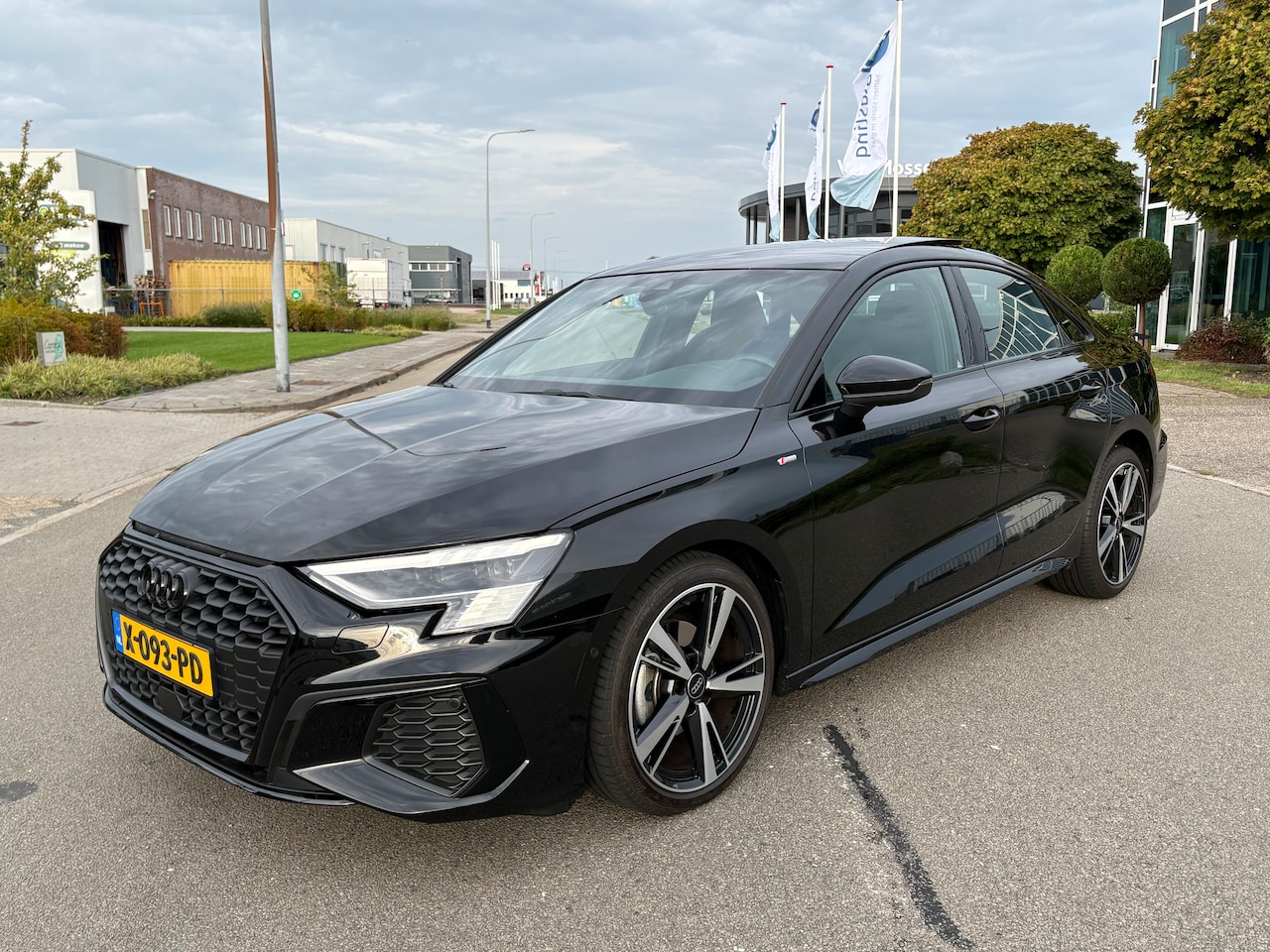 Audi A3 Limousine - 30 TFSI S edition S-Line - AutoWereld.nl