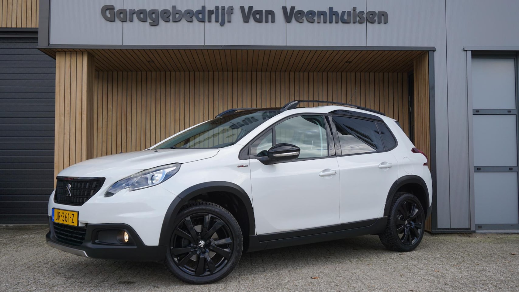 Peugeot 2008 - 1.2 131pk PureTech GT-line *Black Pack* Pano.Dak 17inch LM H-Leder Navi Cruise Control Tre - AutoWereld.nl